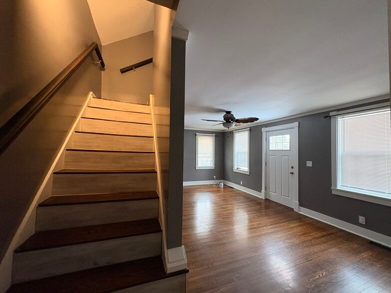 Building Photo - 104 Cottage Rd