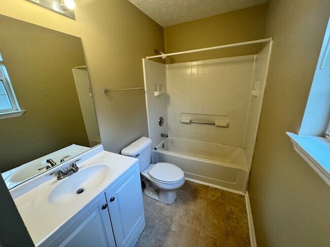 Building Photo - 753 Nelson Rd