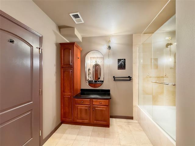 Building Photo - 3225 Turtle Creek Blvd