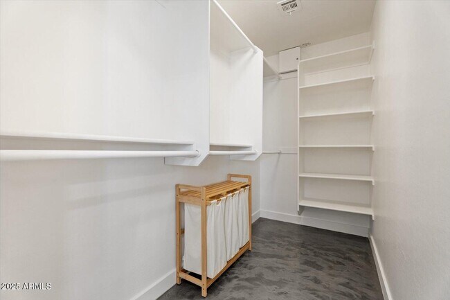 Building Photo - 8524 E Edgemont Ave