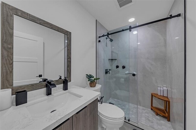 Building Photo - 160 SE 3rd Ct