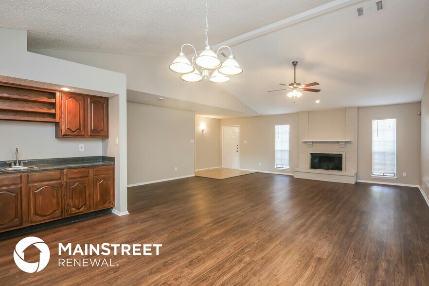 Building Photo - 1028 Eagle Dr