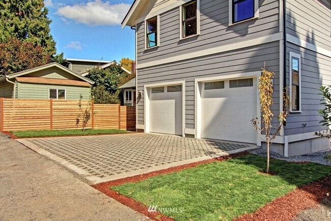 Building Photo - Spacious 5BR 3.5BA Home in Ravenna – Garag...