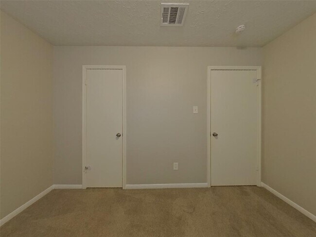 Building Photo - 5511 Fairview Forest Dr