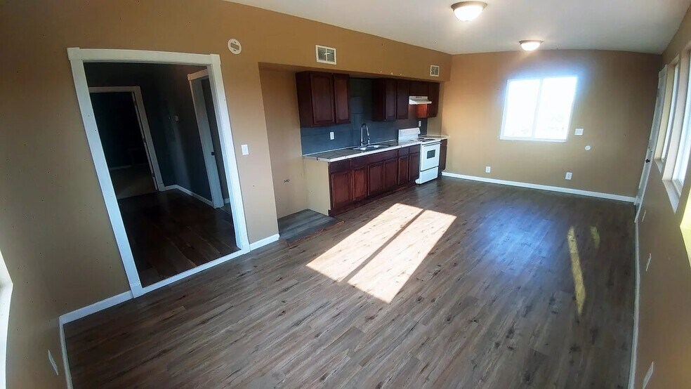 Building Photo - 2112 Family Ln.