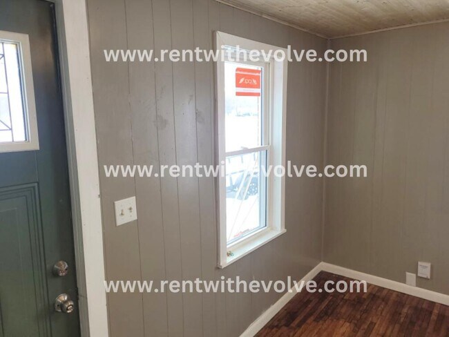 Building Photo - 1992 W County Rd 100 S