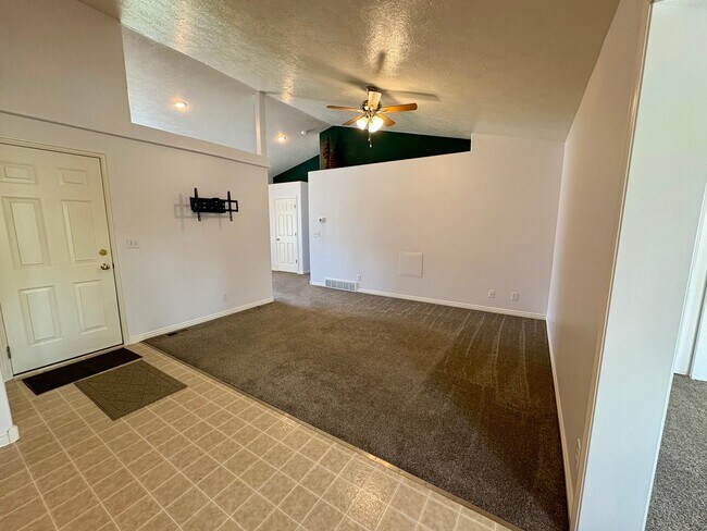 Building Photo - 3492 Stonegate Dr