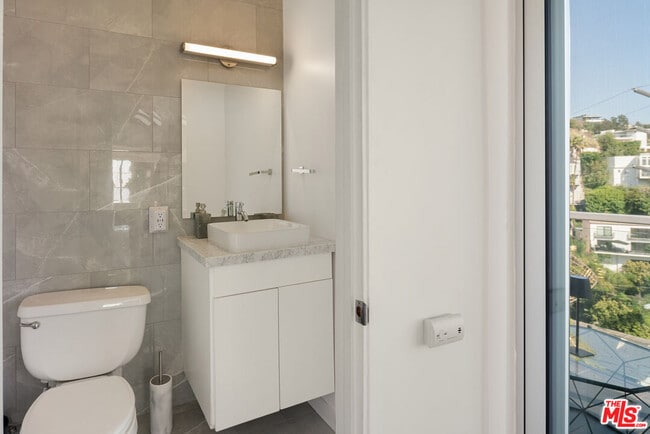 Building Photo - 1430 Miller Dr