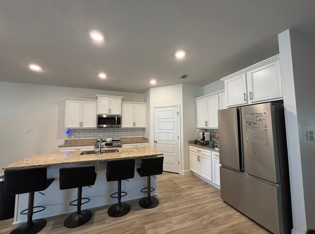 Building Photo - 5490 Overland Dr