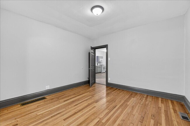 Building Photo - 4621 Quincy St