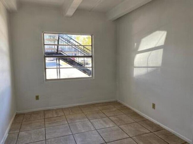 Building Photo - 5261 Alhambra Dr