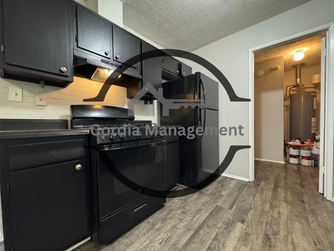 Building Photo - Fenced in 4 Bedroom 1.5 bathroom Home located in Jonesboro