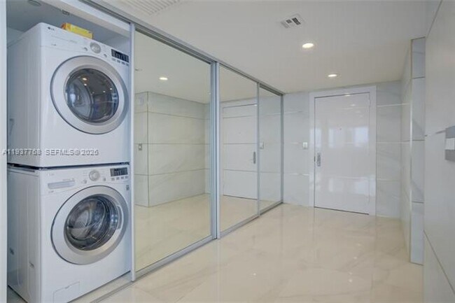 Building Photo - 1830 S Ocean Dr