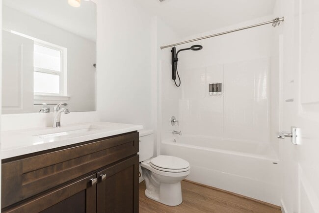 Building Photo - 304 S 48th Ct