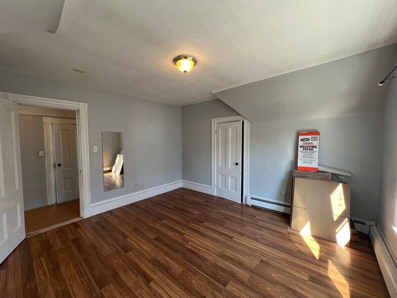 Building Photo - 45 Gardena St