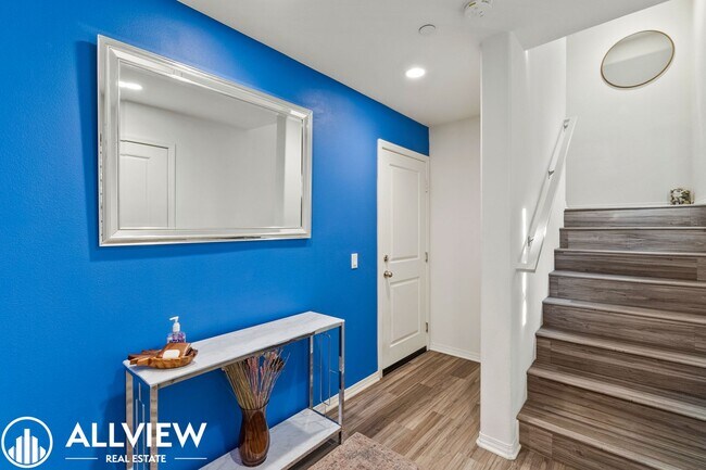 Building Photo - Bright & Upgraded 2 bedroom Anaheim Townhome in Prime Location!