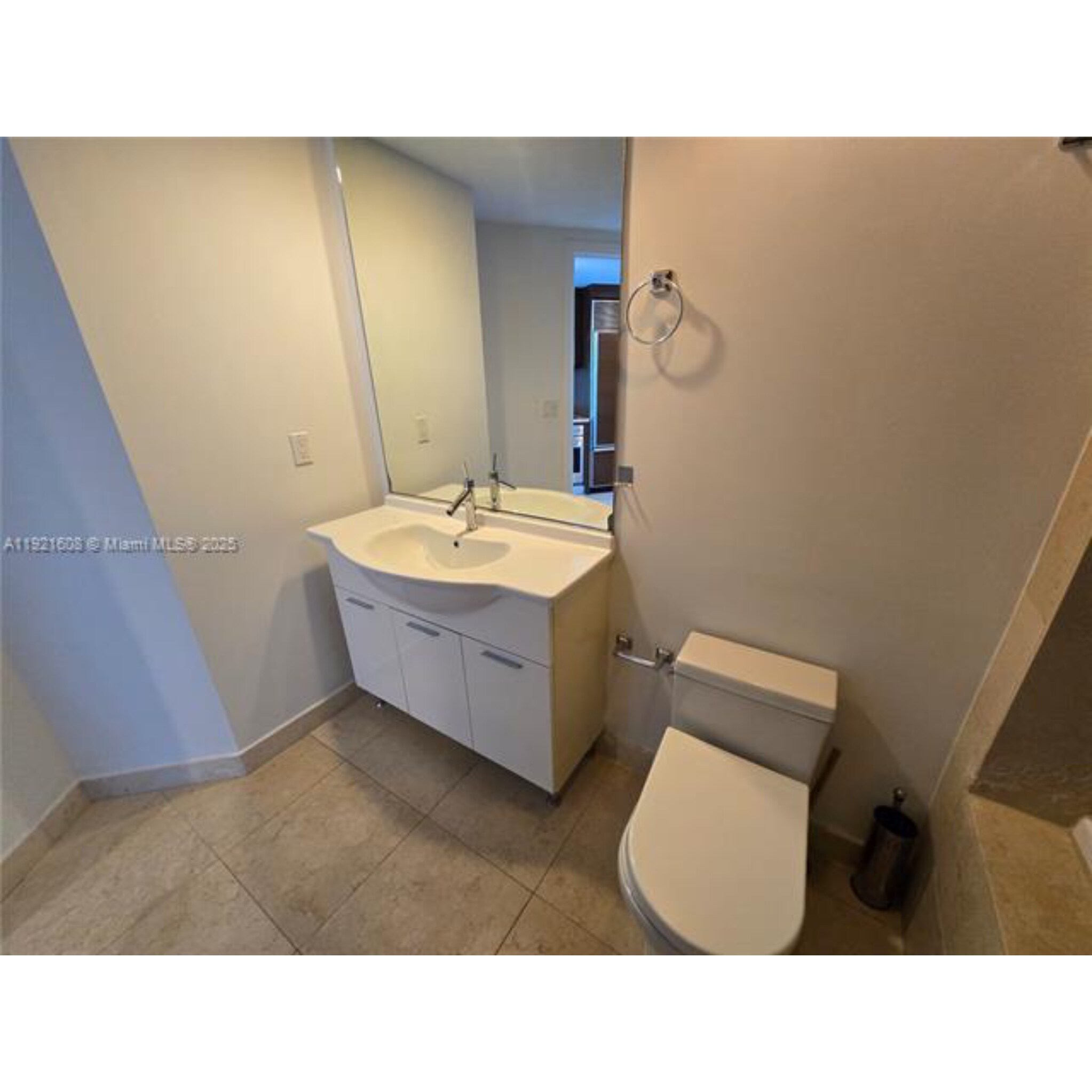 Building Photo - 475 Brickell Ave