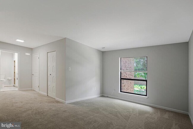 Building Photo - 15 Silverwood Cir