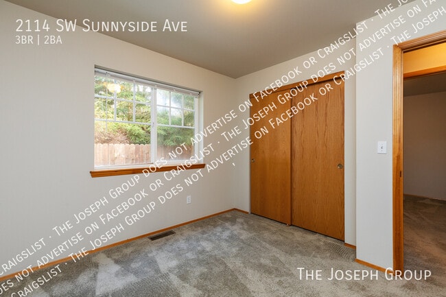Building Photo - 2114 SW Sunnyside Ave