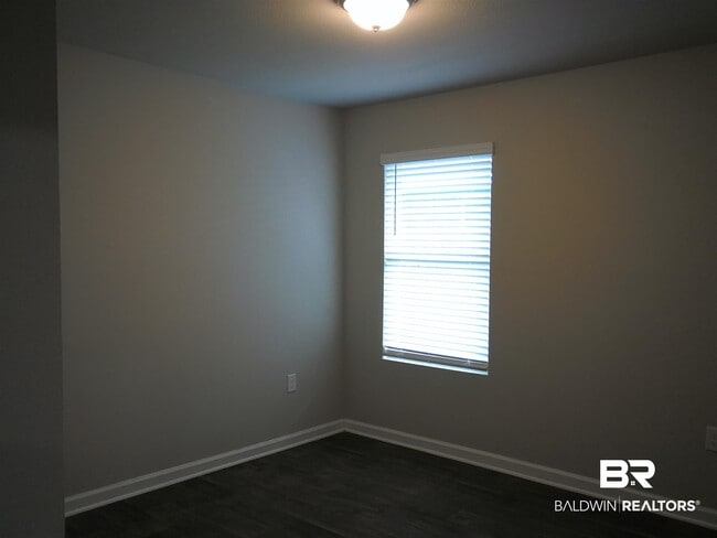 Building Photo - 224 Fulham Ln