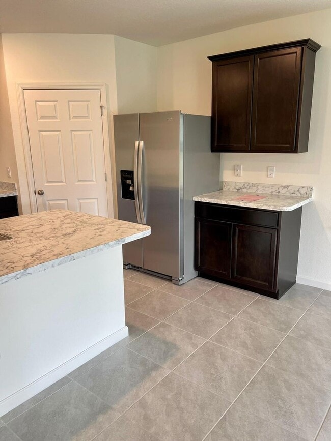 Building Photo - 1524 SW Bermel Ave