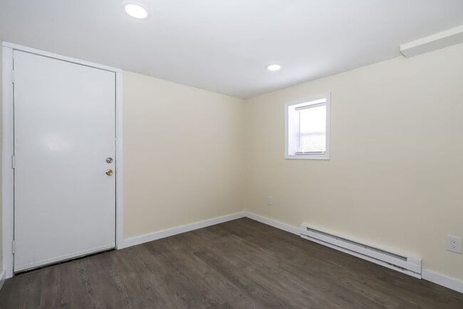 Building Photo - 419 W Jefferson St