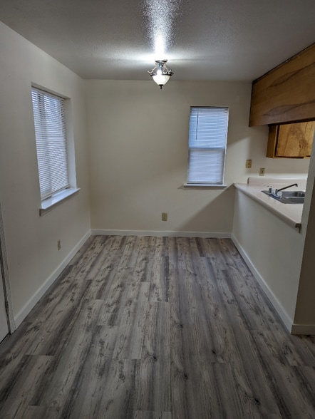 Building Photo - 700 S Weed Blvd