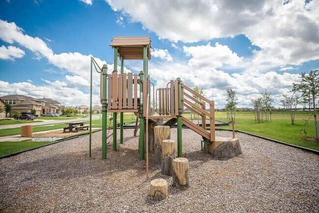 Building Photo - 5010 Lavaridge Dr