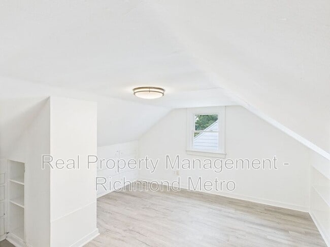 Building Photo - 3905 Larchmont Ln