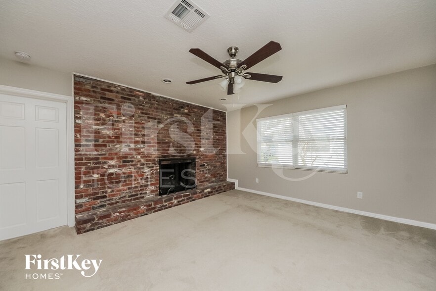 Building Photo - 504 St Dunstan Way