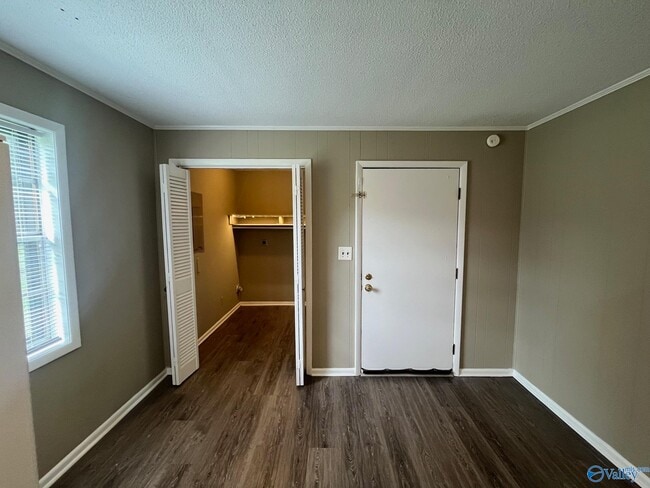 Building Photo - 726 Larkwood Cir SW
