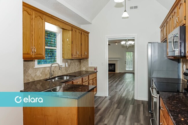 Building Photo - 518 Sussex Dr SW