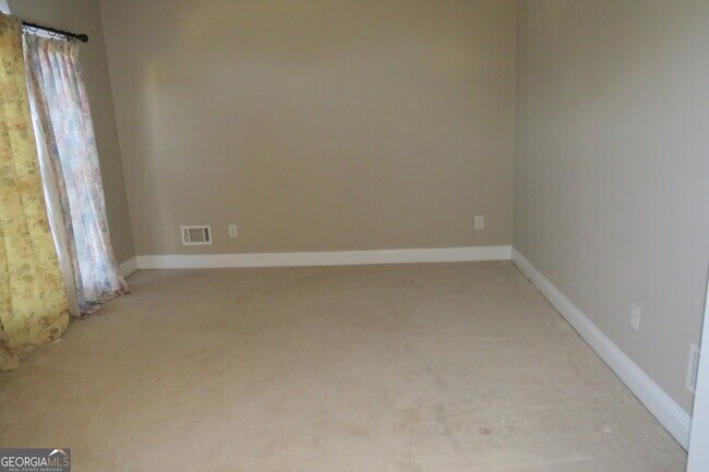 Building Photo - 2205 Crescent Walk