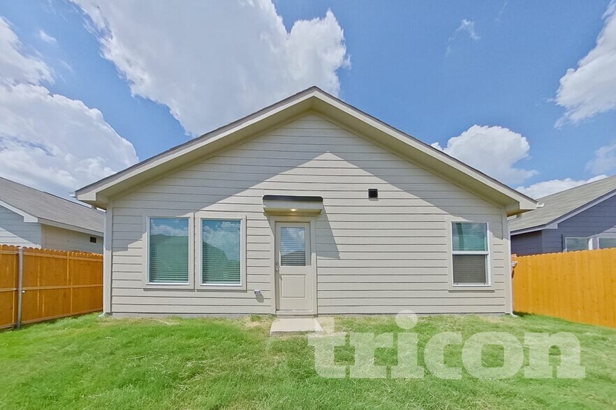 Building Photo - 907 Ponderosa Ln