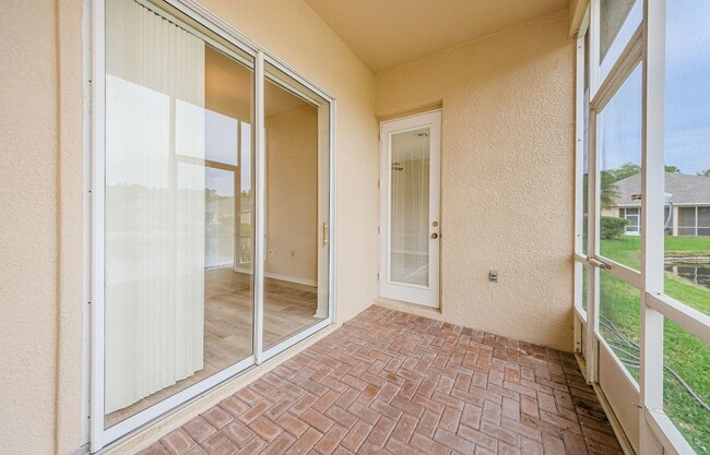 Building Photo - Beautiful 4 bedroom 3 bath townhome