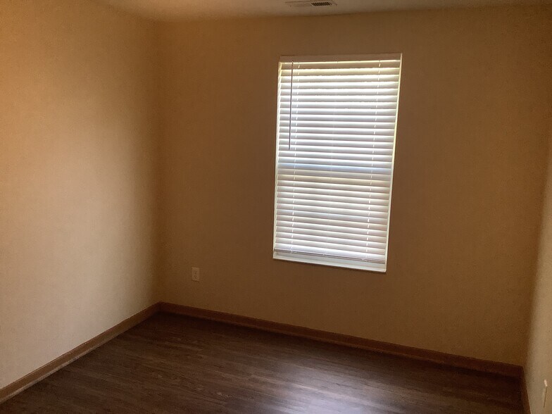 Building Photo - 940 Fox Croft Pl