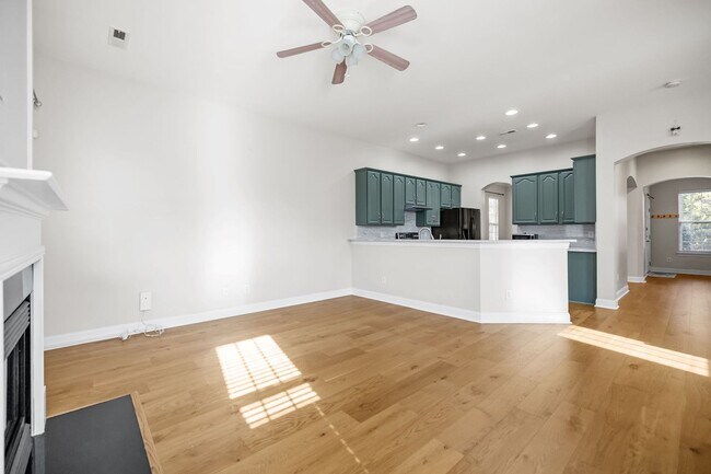 Building Photo - 10724 Alvarado Way