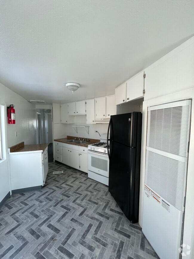 Building Photo - *ALL UTILITIES INCLUDED* 2-Bed, 1-Bath Mob...