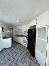 Building Photo - *ALL UTILITIES INCLUDED* 2-Bed, 1-Bath Mob...