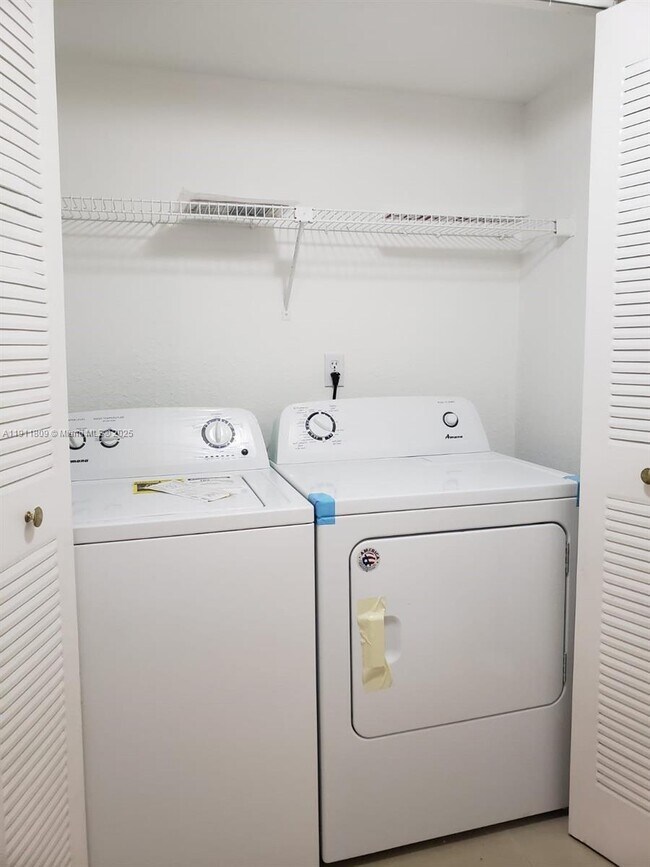 Building Photo - 8205 Lake Dr