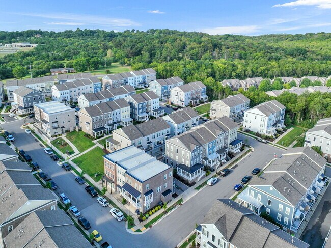 Building Photo - 300 Kara Ln