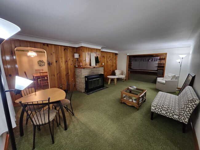 Building Photo - 7675 N Hix Rd