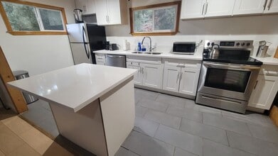 Building Photo - Move-In Ready 3 Bedroom, 2 Bath Home with ...