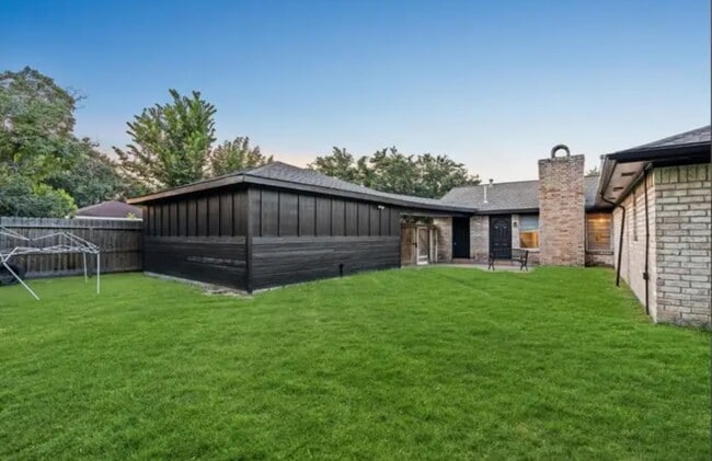 Building Photo - 11630 Sagemeadow Ln