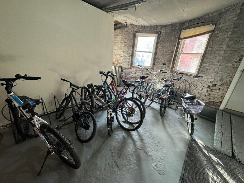 Building Photo - 212 Winthrop Rd