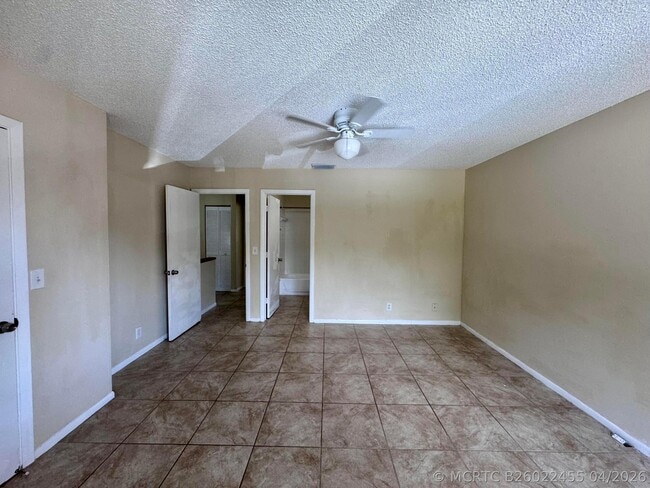 Building Photo - 704 Riverside Dr