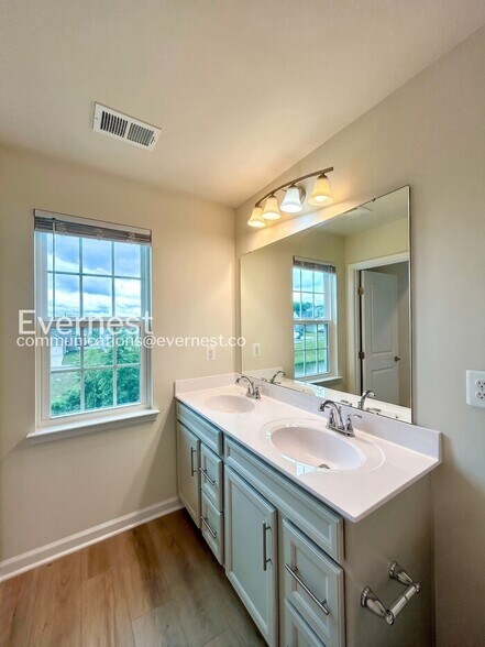 Building Photo - 8808 Stevenson Ln