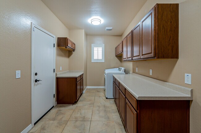 Building Photo - 28315 N Welton Pl