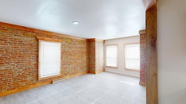 Building Photo - 507 8th Ave SW