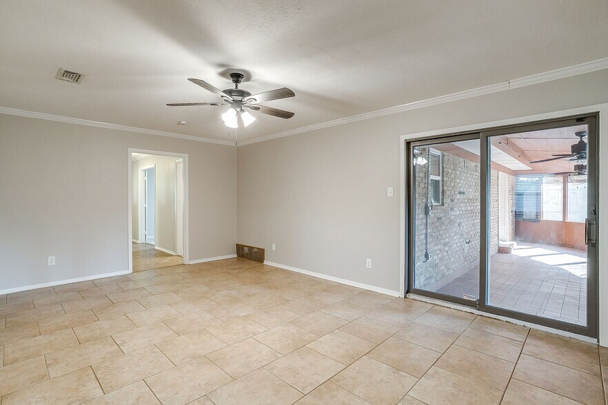 Building Photo - 1706 Larkspur Dr